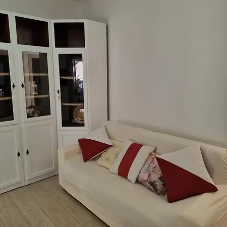 Rosy Vacation Apartment